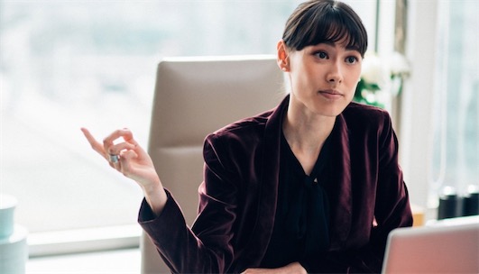 鸡婆是什么意思什么梗 鸡婆与八婆的区别