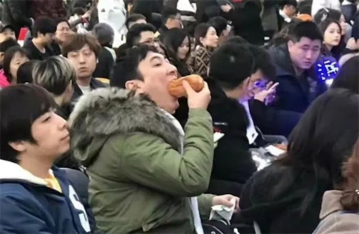王思聪吃热狗是什么意思什么梗 吃热狗的含义及出处