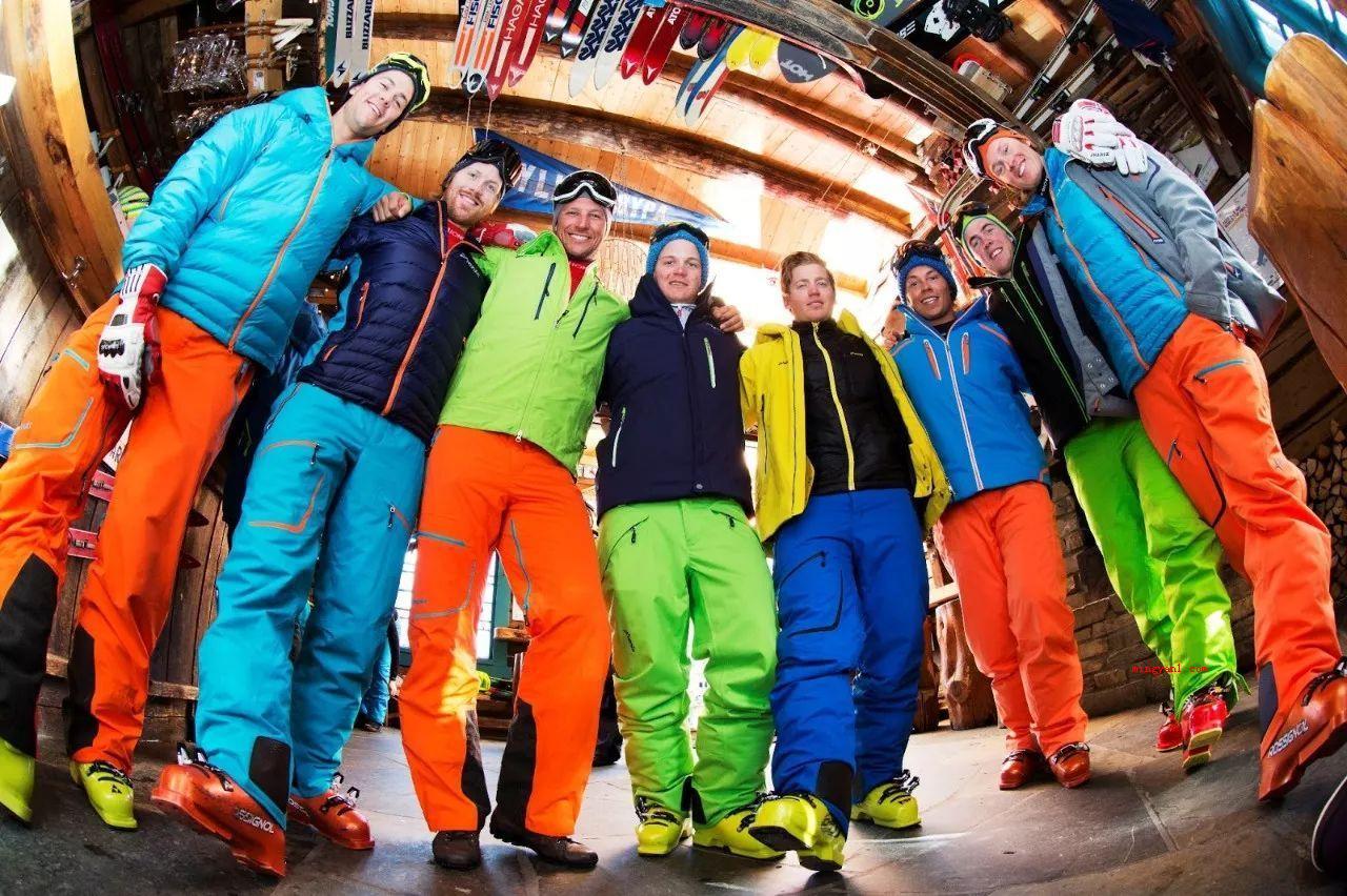 滑雪服上衣的要求是什么？
