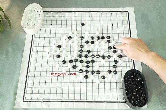 围棋怎么玩（猜先是靠谱围棋逐渐前务必的一个阶段）