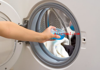 怎么判断洗衣液放多还是放少了 洗衣液和消毒液可以放在一起用吗