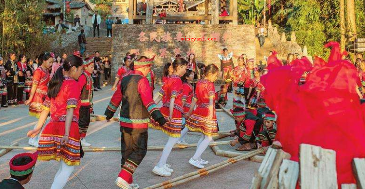 少数民族的风俗习惯(简略回应佤族人:“取新火节”预兆新的一年幸福安康)