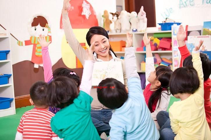 国家规定幼师基本工资是多少?(定编幼师,工资是由依照国家统一在编教师的规范来下发的)