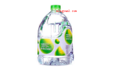 蒸馏水导电吗(蒸馏水与别的矿泉水有什么区别?)