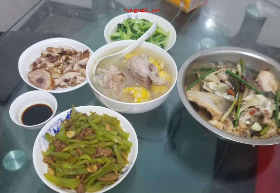 几点吃午饭好(一二餐吃不太好看不出来什么问题)