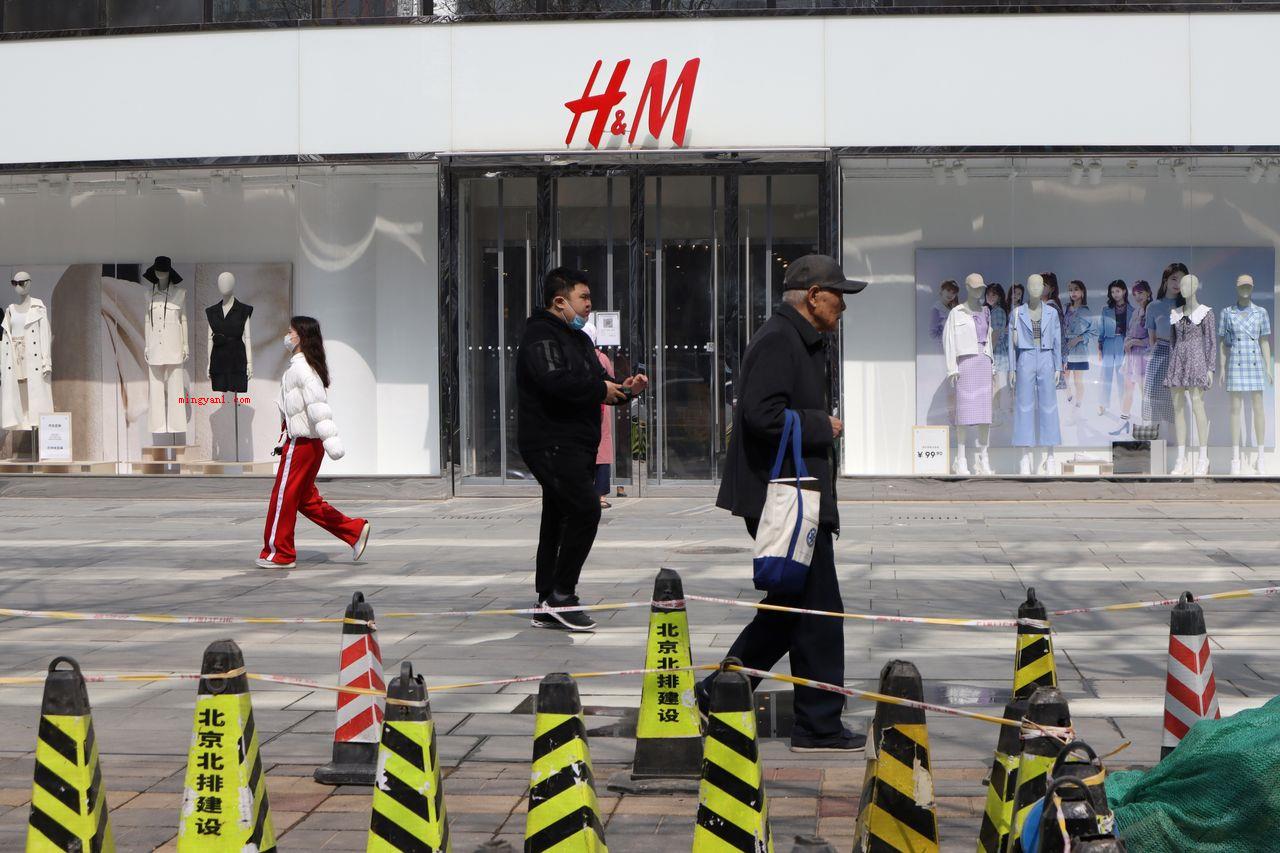hm是什么牌子？中文叫什么名字？（海恩斯莫里斯hm是一个时装品牌）