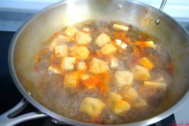 猪血怎么做好吃(猪血1盒、豆制品1块、红薯粉丝1碗、油炸豆腐)