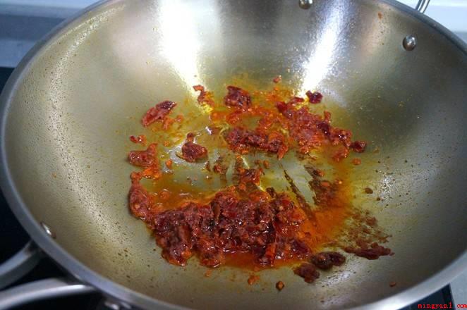 猪血怎么做好吃(猪血1盒、豆制品1块、红薯粉丝1碗、油炸豆腐)