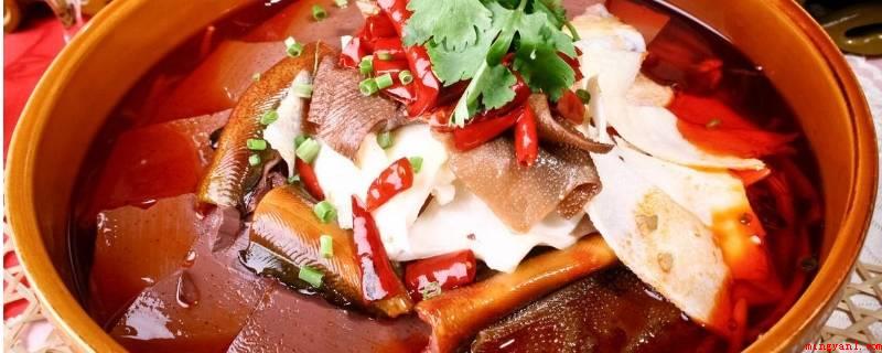 猪血怎么做好吃(猪血1盒、豆制品1块、红薯粉丝1碗、油炸豆腐)