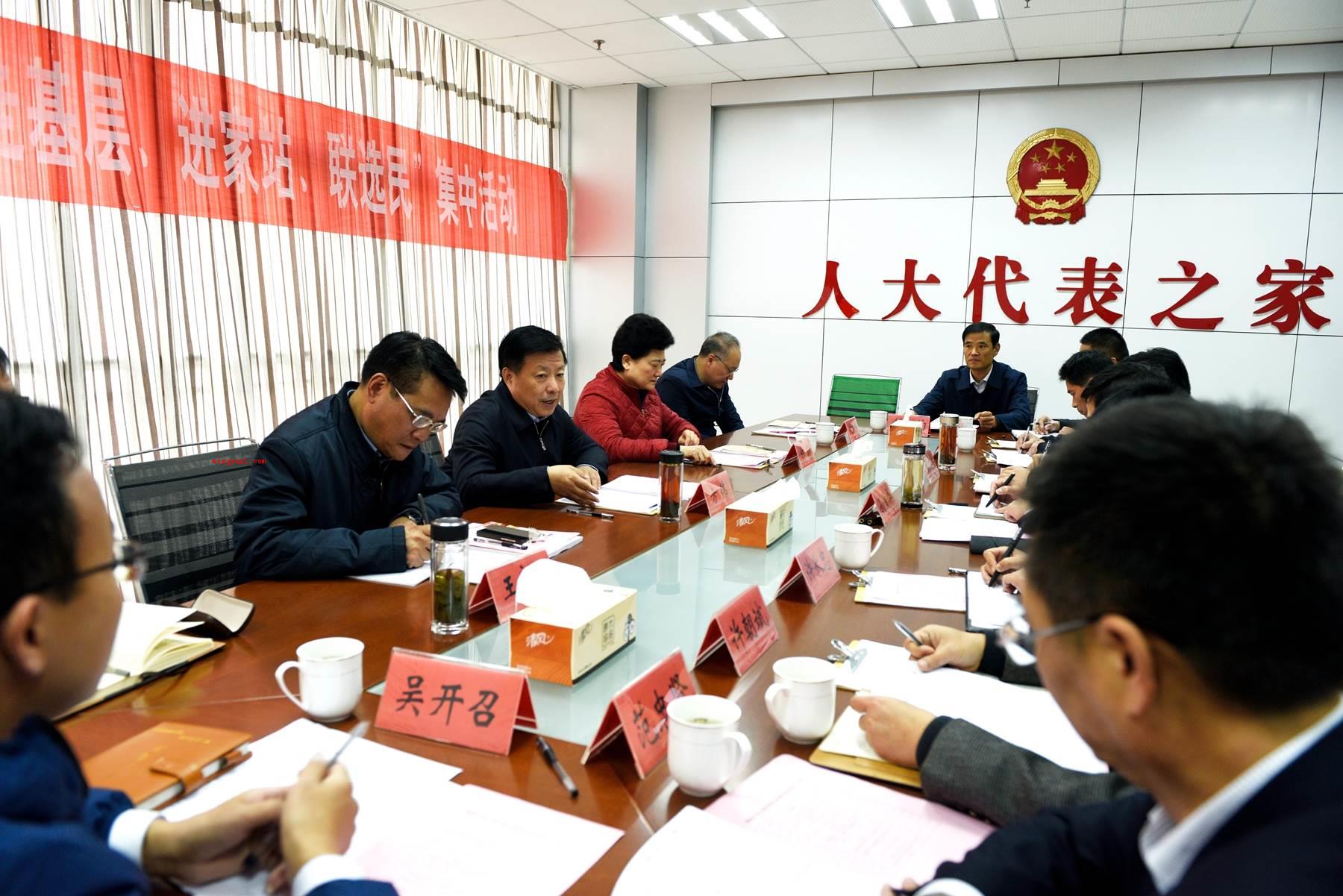 人大代表的具体名额由什么规定?(全国人民代表交流会代表配额和代表造成方法由法律法规)