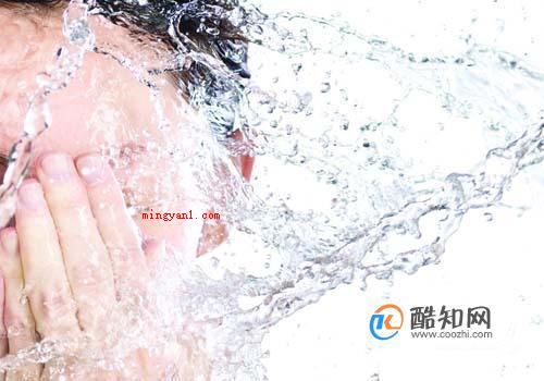 气垫bb霜的正确使用方法（气垫BB霜做为一种是脸部美妆护肤商品,不但可以打造裸妆实际效）