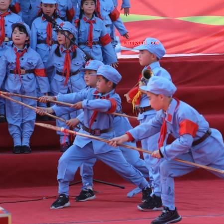 苏区儿童组织共产儿童团是哪一年?(01930年苏区儿童组织统一命名)