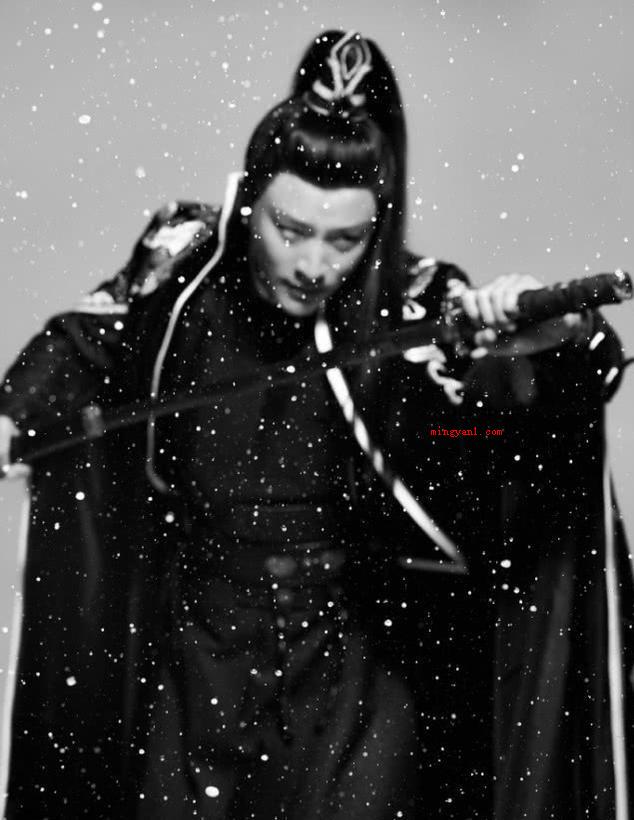 英姿飒爽什么意思(三军排序的那么齐整、威武雄壮,叔叔阿姨们一个飒爽英姿、慷慨激)