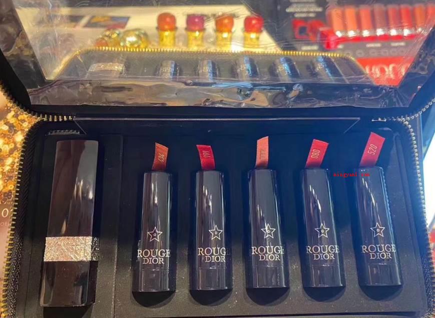 女生能记一辈子的礼物有哪些?(女生能记一辈子的礼品有哪些?)