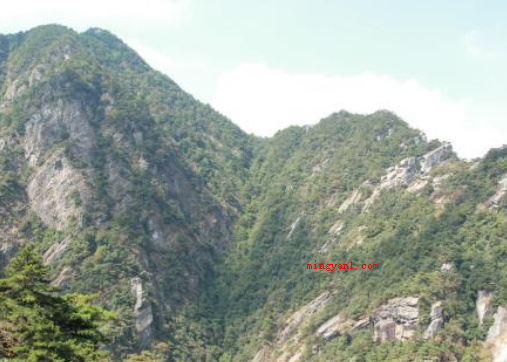 崇山峻岭是什么意思(简略回应崇山峻岭:一般用于描述山峰又高又大而险峻,源自晋王羲)