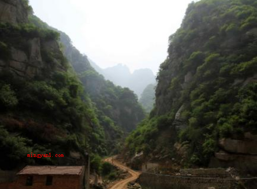崇山峻岭是什么意思(简略回应崇山峻岭:一般用于描述山峰又高又大而险峻,源自晋王羲)