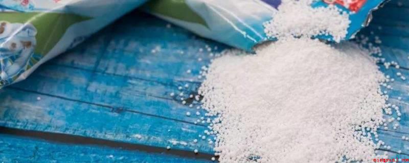 爆炸盐正确使用方法(使用爆炸盐时,将其立即与洗衣粉混和就可以)