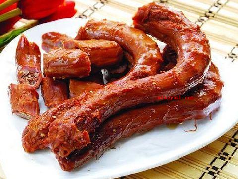 绝味鸭脖是哪里的特产(简略回应绝味鸭脖是长沙市的特产,有四种口感:广告牌风味,黑鸦)
