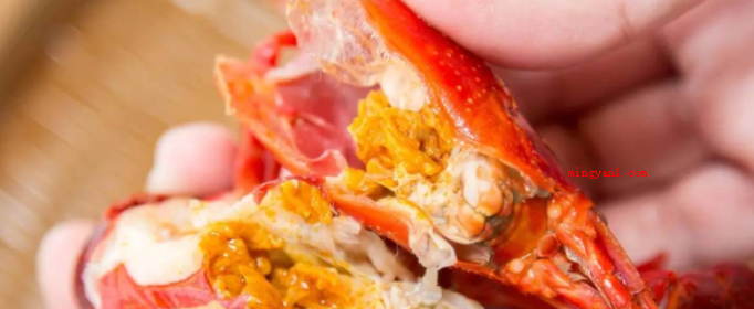 小龙虾头部里的黄是什么?可以吃吗?(小龙虾头部里的黄是虾黄,可以食用,虾头除开虾黄以外的所有别的)