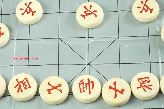 象棋怎么玩(象棋玩法棋牌由棋盘和棋子构成)