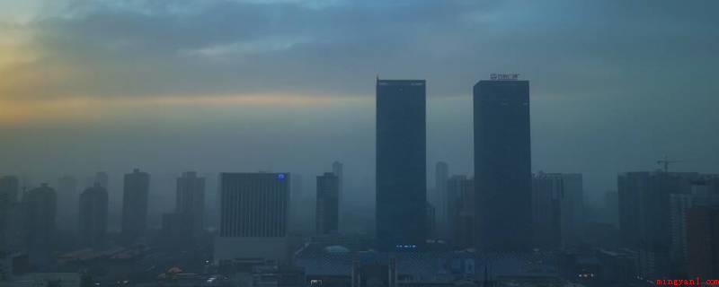 为什么有雾霾(雾霾原因是现代化城市迅速发展,空气污染物增加,同时大楼越建越)