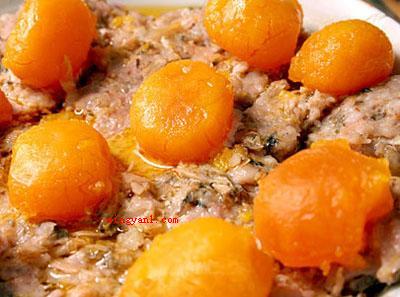 咸鸭蛋怎么吃(简略回应咸鸭蛋的食用方法)