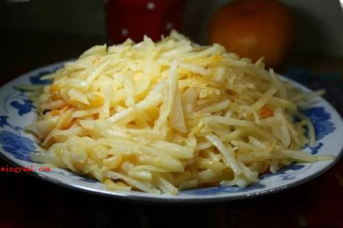 咸鸭蛋怎么吃(简略回应咸鸭蛋的食用方法)
