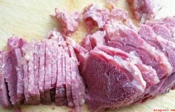 电饼铛烤牛肉怎么做好吃又嫩(牛肉的做法有哪些?)