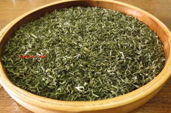 喝毛尖有什么好处(毛尖味儿清爽,常常饮用有清新口气的功效,可以降低牙龈肿痛)