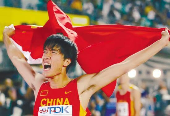 刘翔在什么时候首次获得了奥运冠军?(刘翔:中国男子田径队110米栏运动员)