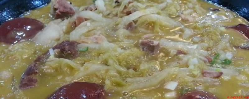杀猪菜是什么菜(酸菜炖白肉血肠泡菜要用东北长)