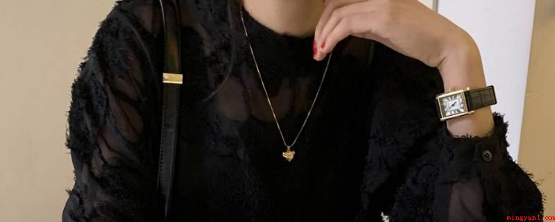 黑衣服洗好多遍都浮毛正常吗(黑衣服洗很多遍都浮毛一切正常)
