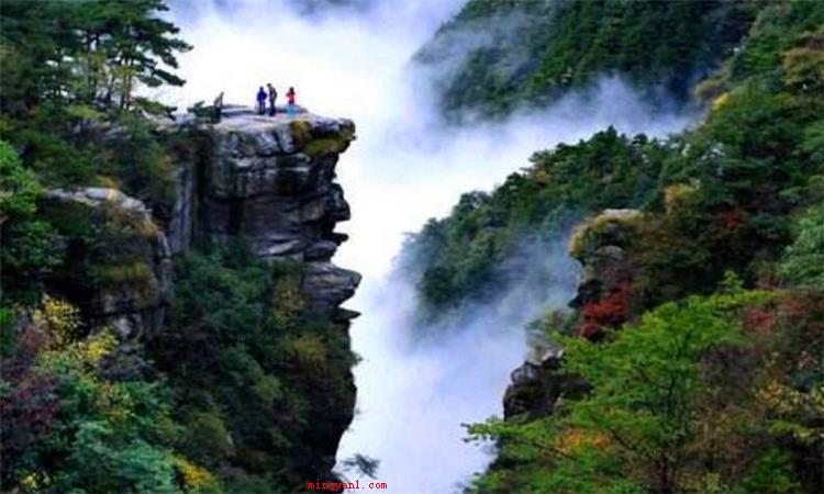 庐山在哪里(简略回应庐山所在位置处)