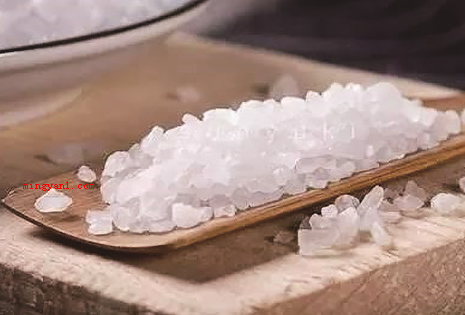 盐是怎么来的（湖盐分成原生态盐和再造盐,关键采用开采法或滩晒法）