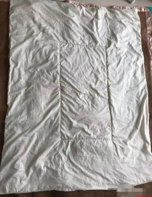 叠被子的简易步骤是什么