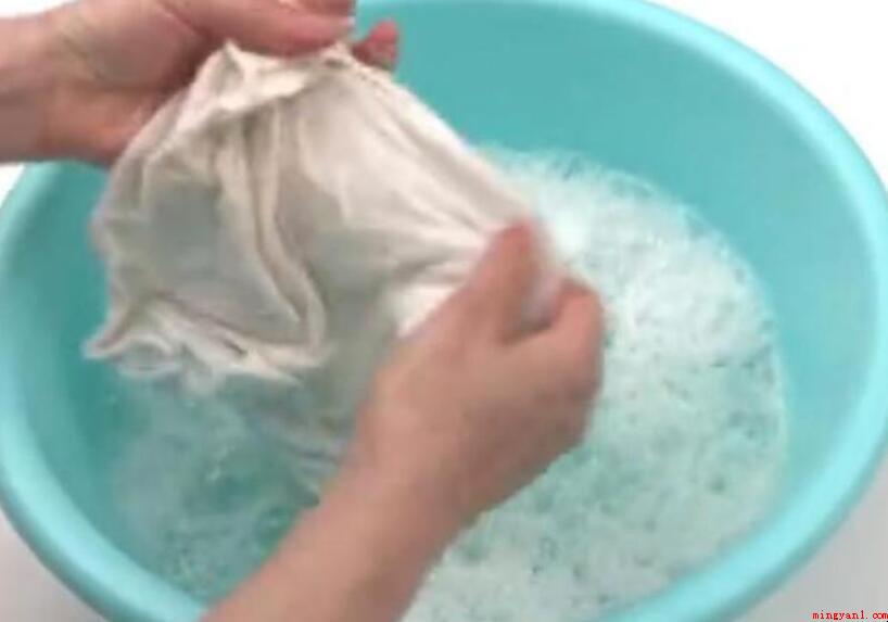 衣服放久了发黄用白醋可以洗白吗