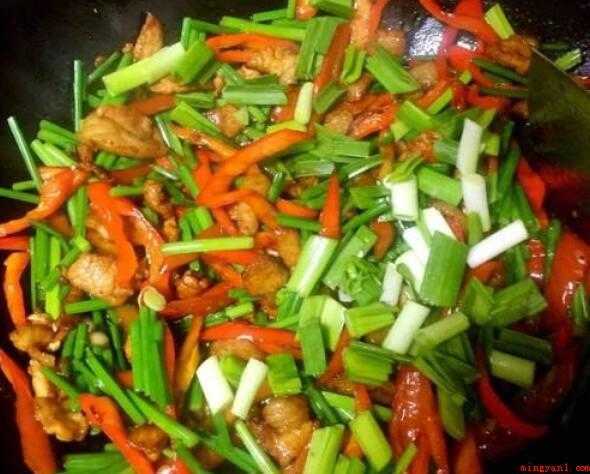 韭菜花炒肉的流程是什么