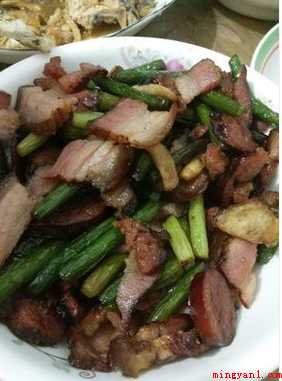 蒜苔炒腊肉怎样做