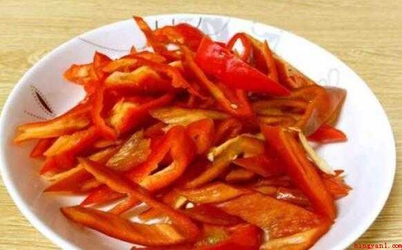 韭菜花炒肉的流程是什么