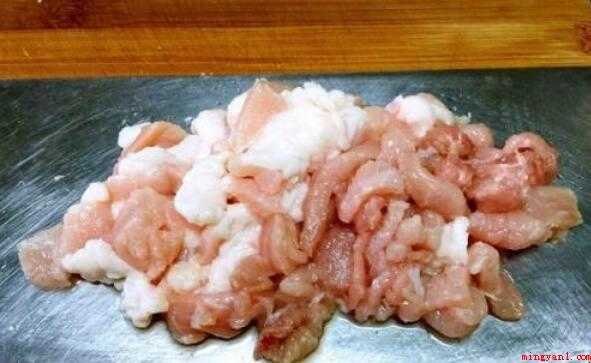 韭菜花炒肉的流程是什么