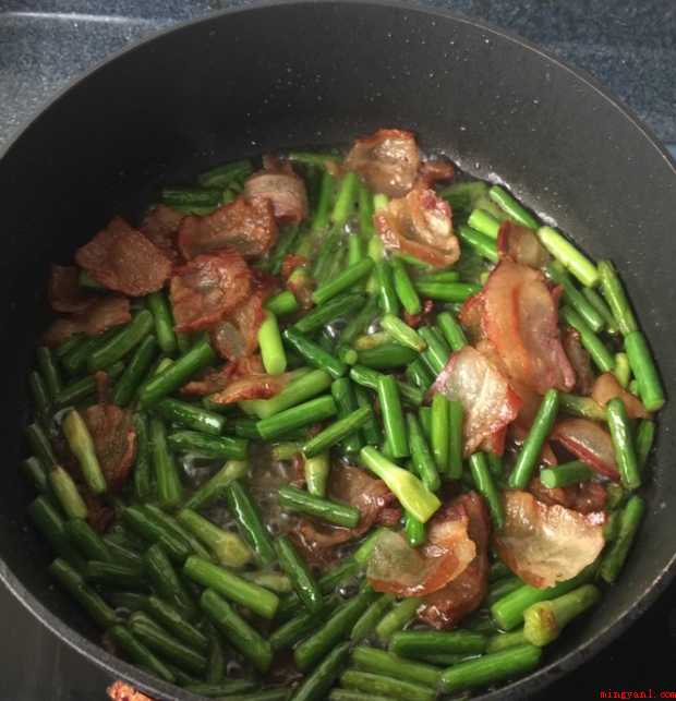 蒜苔炒腊肉怎样做