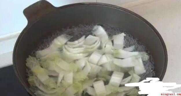 白菜炖粉条不放肉的做法是什么
