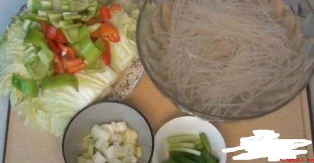 白菜炖粉条不放肉的做法是什么