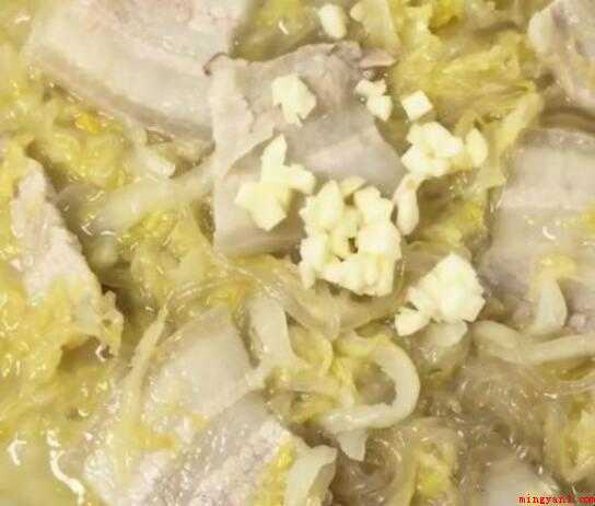 酸菜炖白肉的流程是什么