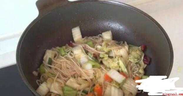 白菜炖粉条不放肉的做法是什么