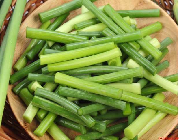 蒜苔炒腊肉怎样做