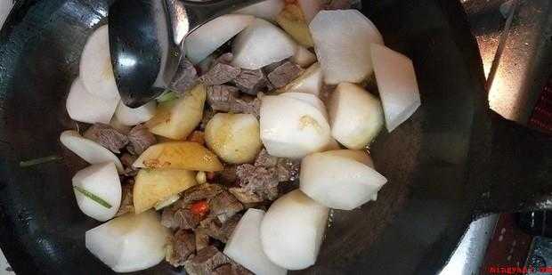 怎样做牛肉炖萝卜