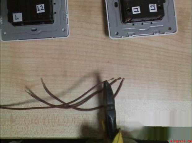 双控开关如何接线