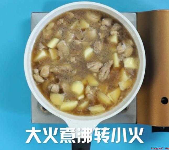 土豆炖鸡块的家常做法是什么