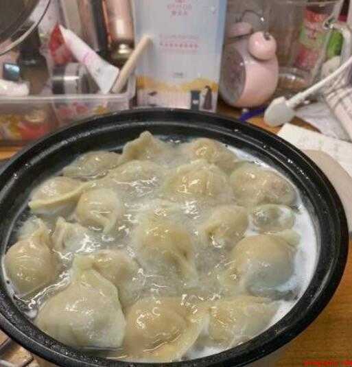 冷冻水饺怎么煮不破皮